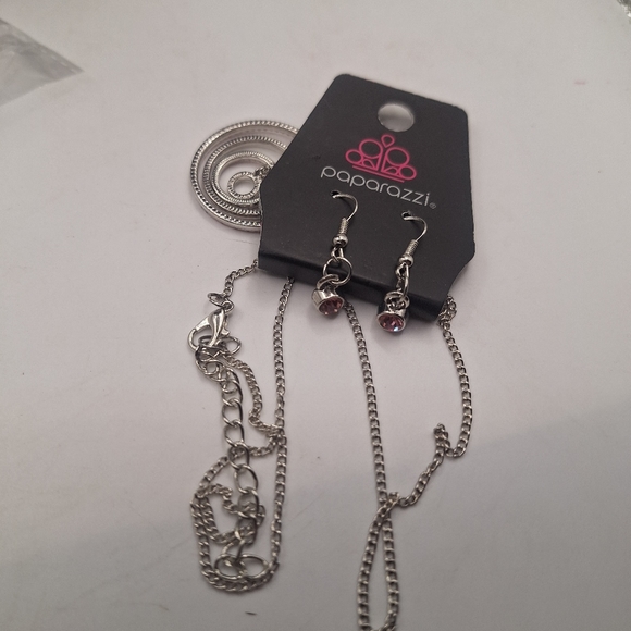 Paparazzi Pink circle pendant Necklace with matching earrings - Picture 3 of 4